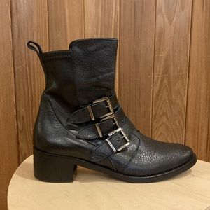 Stelle monelle black leather boots, excellent condition, size 37